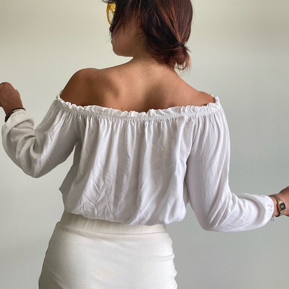 Brandy Melville off the shoulder peasant shirt - Picture 1 of 4